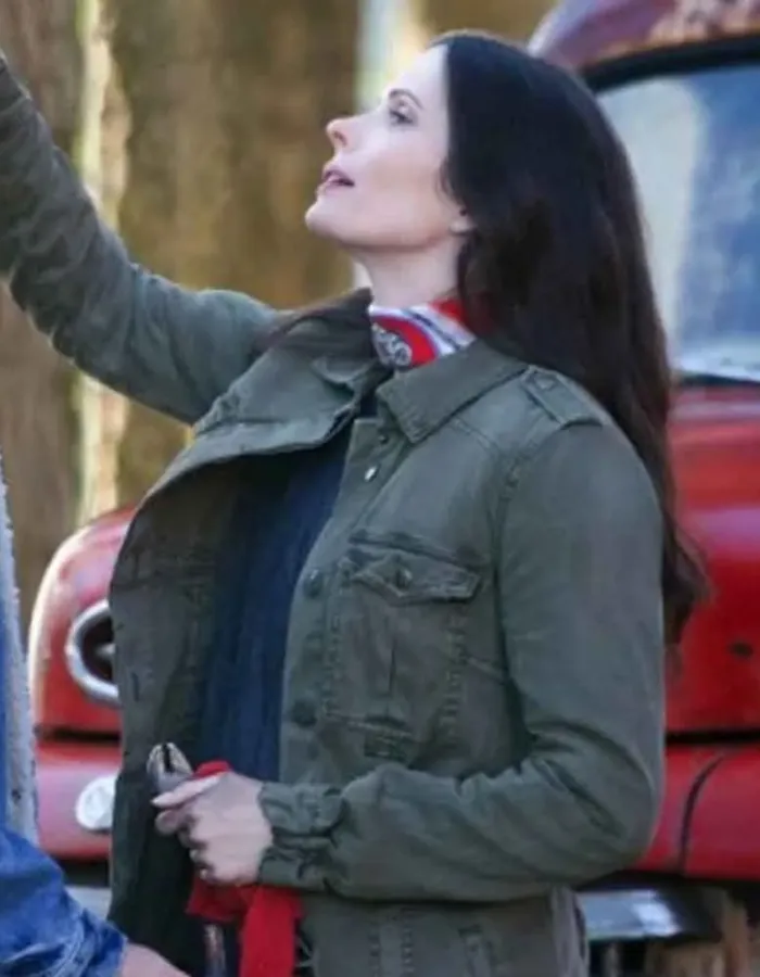 SUPERMAN AND LOIS ELIZABETH TULLOCH (LOIS LANE) COTTON JACKET SUPERMAN AND LOIS ELIZABETH TULLOCH (LOIS LANE) COTTON JACKET
