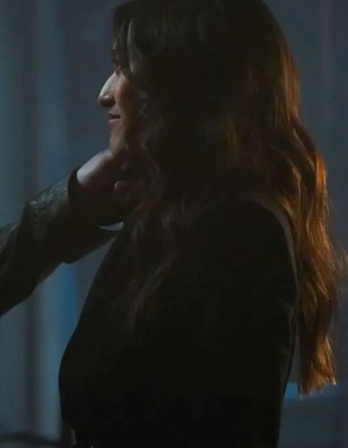 Yvonne Chapman Superman & Lois S04 Black Coat