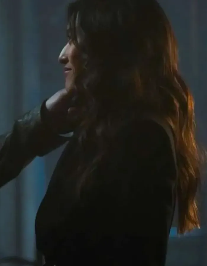 Yvonne Chapman Superman & Lois S04 Black Coat