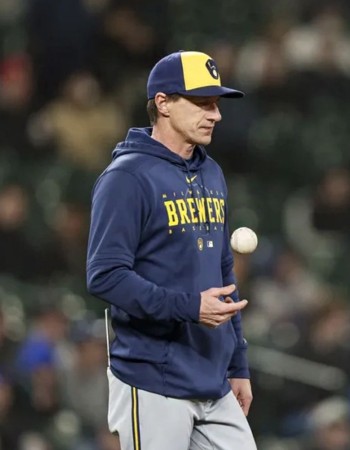Craig Counsell Milwaukee Brewers Hoodie Craig Counsell Milwaukee Brewers Hoodie